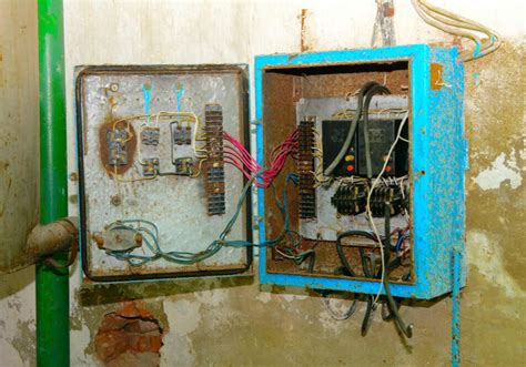 outdated electrical panels safe